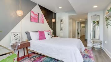 1 slaapkamer, een bureau, een strijkplank/strijkijzer, wifi