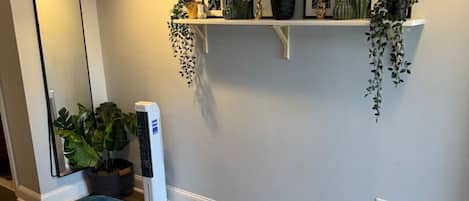 4 makuuhuonetta, työpöytä, silitysrauta/-lauta, Wi-Fi