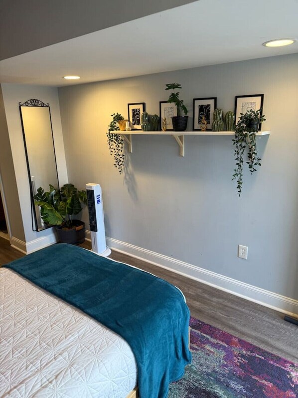 4 bedrooms, desk, iron/ironing board, WiFi