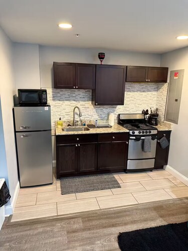 RFK 1 Bdrm Garden Level Apt w/Free Parking