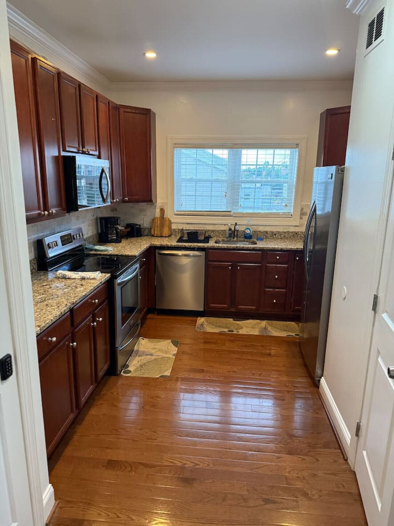 Refrigerador, microondas, horno, placa de cocina