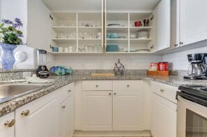 Microwave, oven, stovetop, dishwasher - Oceanfront Luxury 3-Bd 3-Bh Condo N. Myrtle Beach (North Myrtle Beach)