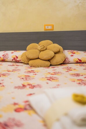 Classic Room | Blackout drapes, soundproofing, free WiFi - Vicolo 55 (Naples)