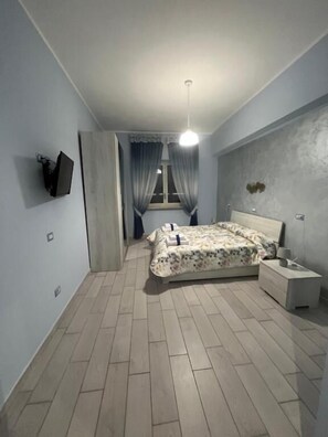 Classic Room | Blackout drapes, soundproofing, free WiFi - Vicolo 55 (Naples)