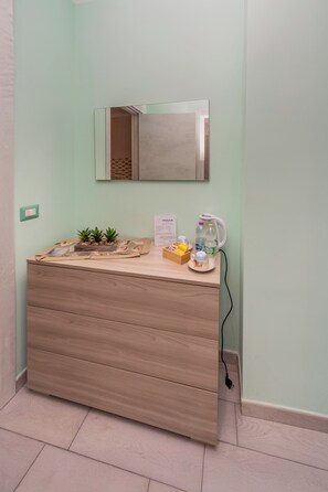 Classic Room | Blackout drapes, soundproofing, free WiFi - Vicolo 55 (Naples)