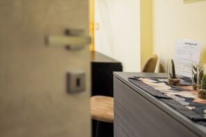 Classic Room | Blackout drapes, soundproofing, free WiFi - Vicolo 55 (Naples)