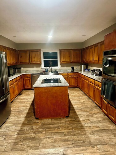  5-Bedroom 4 bath, Oasis with Pool, Outdoor Bar & Scenic Cloud Room