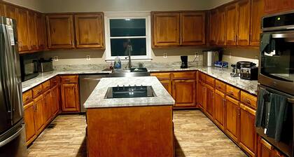 5-Bedroom 4 bath, Oasis with Pool, Outdoor Bar & Scenic Cloud Room