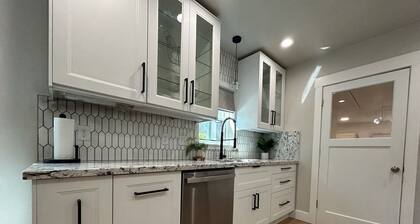 The Riverbend Retreat -Cozy Family Friendly Home in West Sacramento