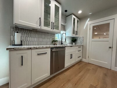 The Riverbend Retreat -Cozy Family Friendly Home in West Sacramento