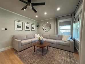 Televisión y chimenea 