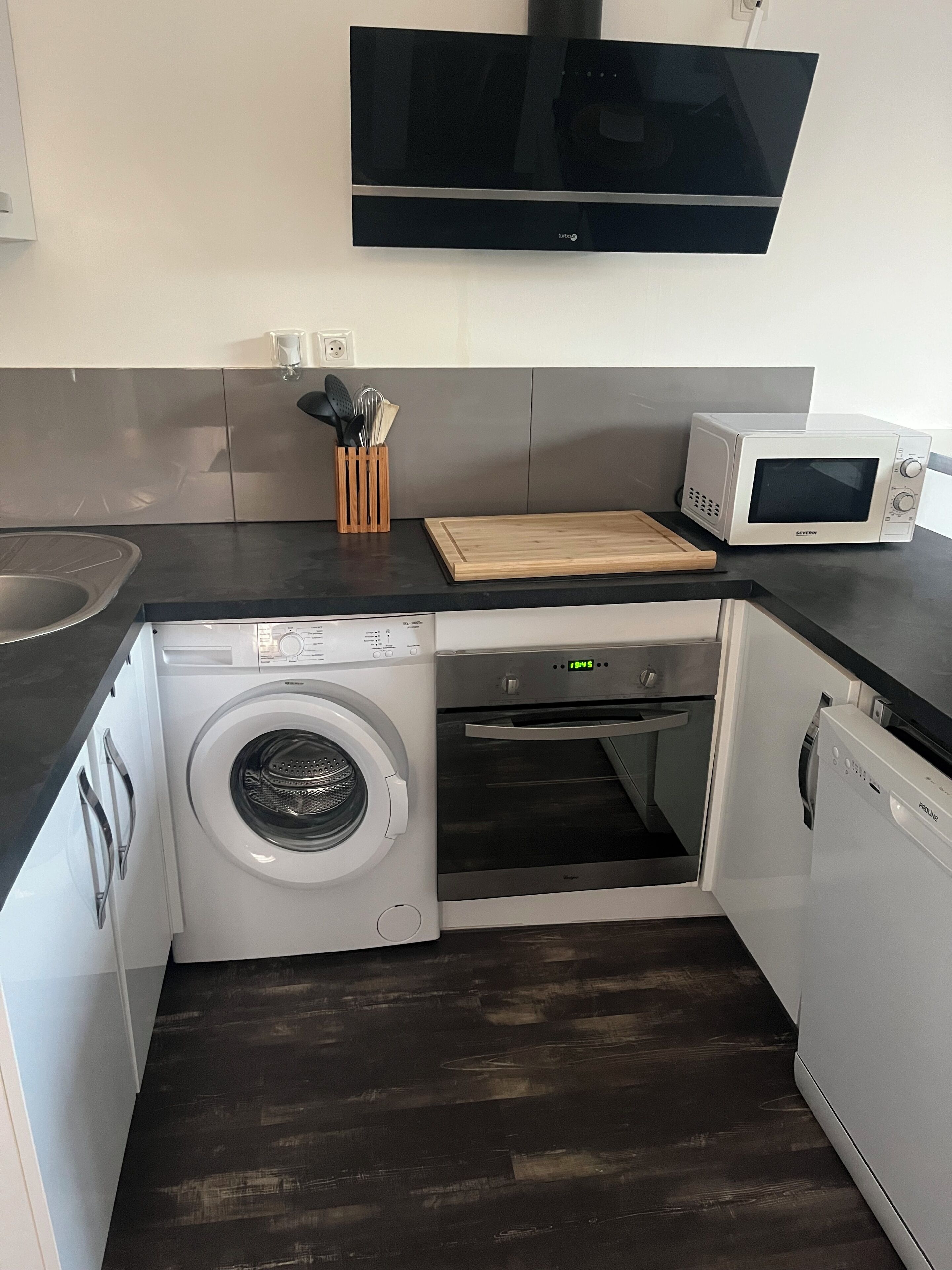 Micro-ondes, four, plaque de cuisson, lave-vaisselle