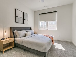 Bügeleisen/Bügelbrett, Reisekinderbett, WLAN, Bettwäsche