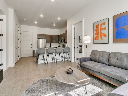 New LUX 2Bed Apt @ UCO