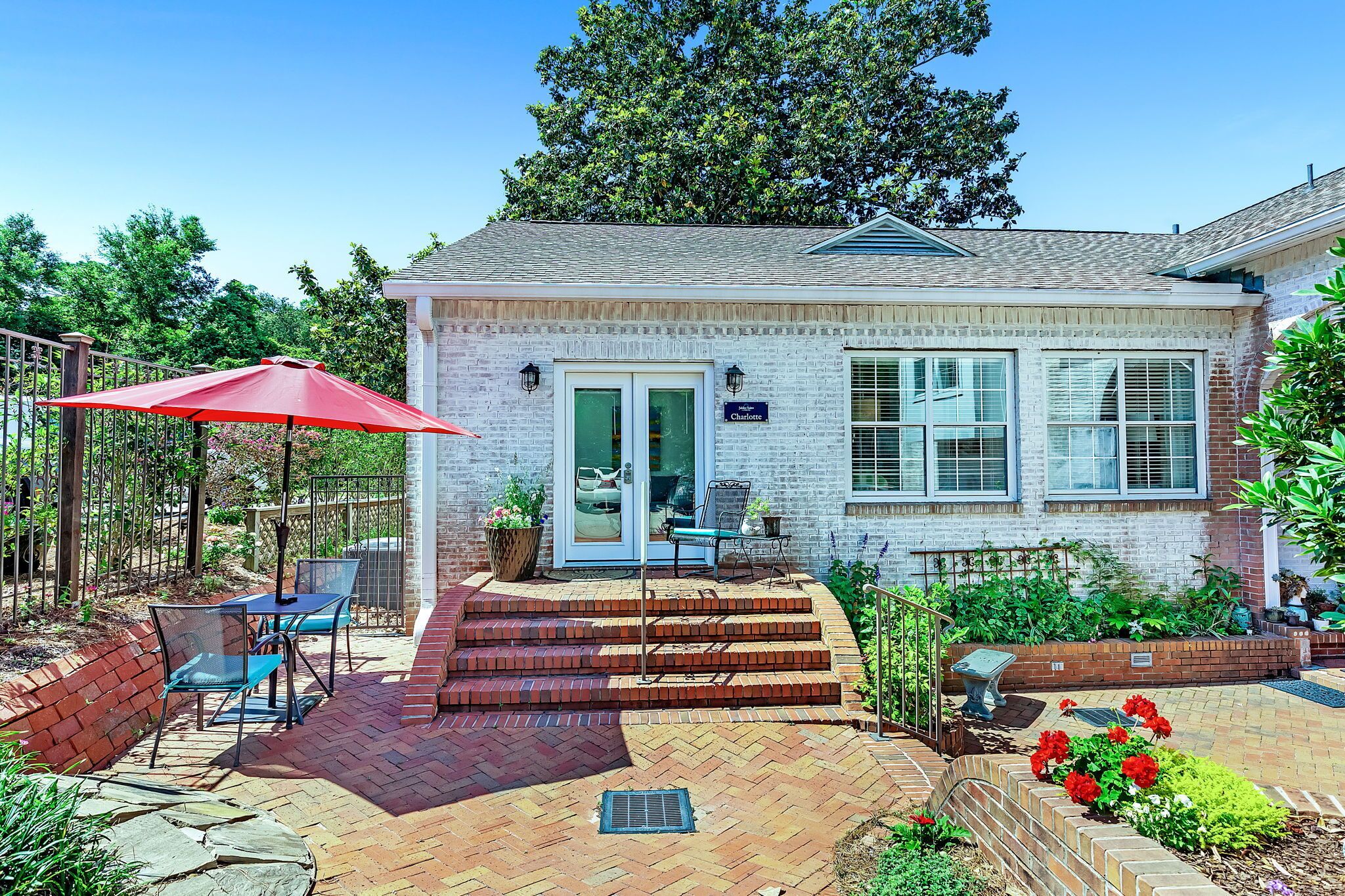 Charlotte Luxury Suite, 1 King Bed with Sofa bed, Non Smoking, Pets Allowed | Terrace/patio