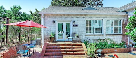Charlotte Luxury Suite, 1 King Bed with Sofa bed, Non Smoking, Pets Allowed | Terrasse/Patio