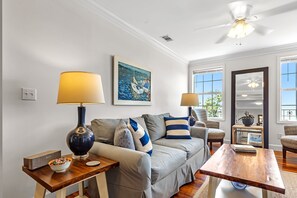 Cypress Luxury Suite, 2 Bedrooms, Bay View | Wohnbereich