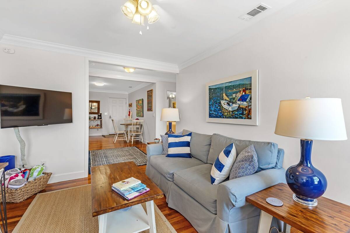 Luxury Suite, 2 Bedrooms, Bay View | Living area | Toys, books