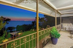 Azalea Luxury Suite, 2 Bedrooms, Bay View | Terrasse/patio
