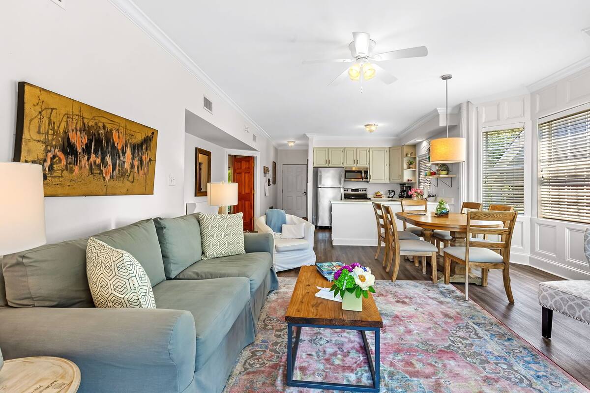 Luxury Suite, 2 Bedrooms, Non Smoking, Bay View | Living area | Toys, books