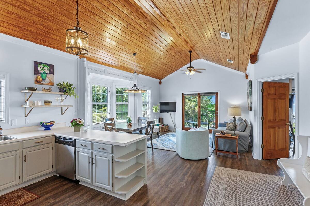 Luxury Suite, 2 Bedrooms, Bay View | Living area | Toys, books