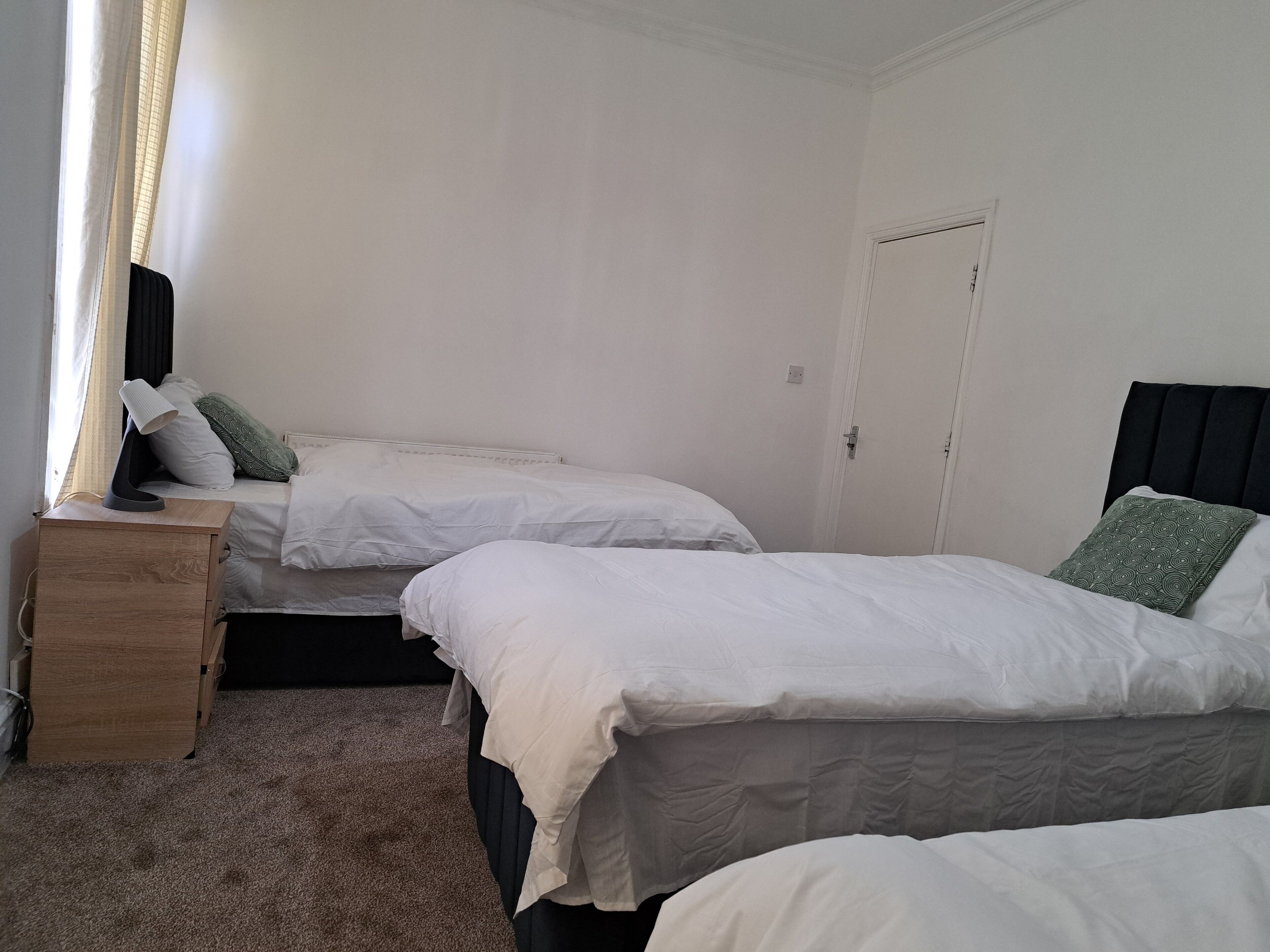 1 bedroom, bed sheets