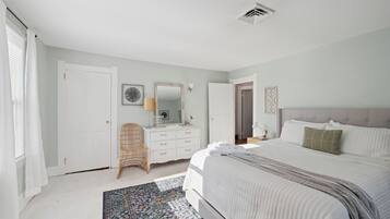 2 bedrooms, iron/ironing board, Internet, bed sheets