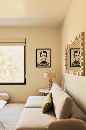 Standard Suite | Egyptian cotton sheets, premium bedding, pillowtop beds, in-room safe