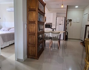 2 bedrooms, iron/ironing board, WiFi, wheelchair access - Stay in a good location in the city center of Bombinhas. (Bombinhas)
