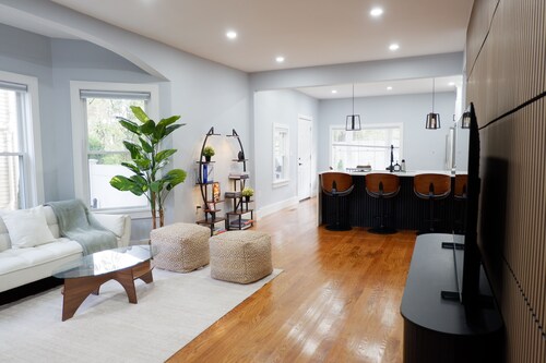 Luxury Retreat - 7 min walk to subway - Minutes to Downtown