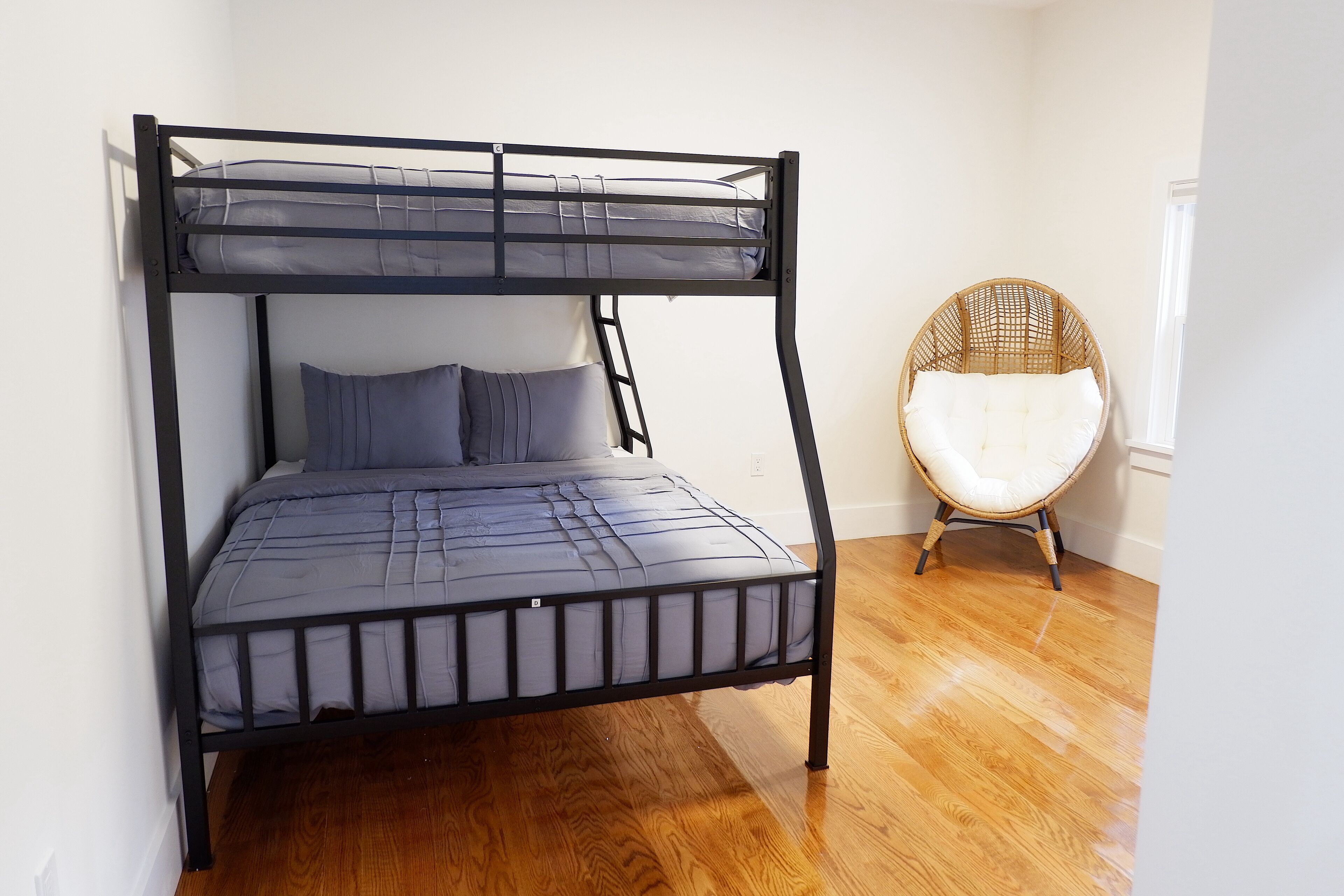 3 bedrooms, iron/ironing board, free WiFi, bed sheets