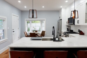 Paper towels - Luxury Retreat - 7 min walk to subway - Minutes to Downtown (Boston)