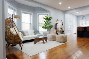 Interior - Luxury Retreat - 7 min walk to subway - Minutes to Downtown (Boston)