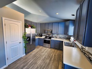 Refrigerador, microondas, horno y lavavajillas 