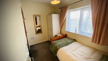 3 bedrooms, iron/ironing board, free WiFi, bed sheets