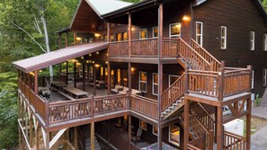 Interior - 16+ Guests Indoor Pool, Theater & Game Room in the Smokies Buckskin by Avantstay (Sevierville)