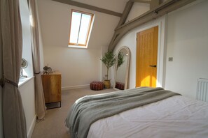 2 bedrooms, iron/ironing board, free WiFi, bed sheets - Cosy retreat in Devon, The Old Chapel (Feniton)