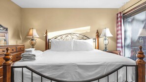 House (2 Bedrooms) | Interior - Peaceful Mountain Cabin w/ Decks & Private Beach Access Pine Haven by Avantstay (Lake Arrowhead)