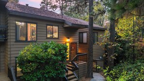 Interior - Peaceful Mountain Cabin w/ Decks & Private Beach Access Pine Haven by Avantstay (Lake Arrowhead)