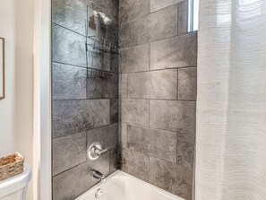 Hair dryer, towels - New 1Bed Apartment A2 in OKC (Oklahoma City)
