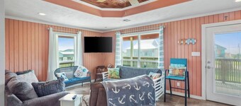 Charming 2-bedroom house in Cameron in the of community of Holly Beach