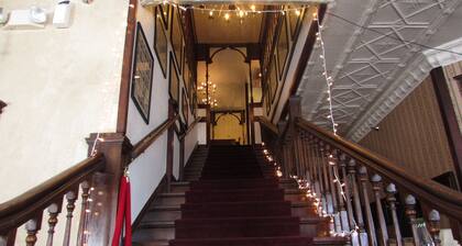 Welcoming bed & breakfast with AC in charming Crofton