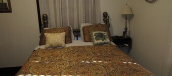 Welcoming bed & breakfast with AC in charming Crofton