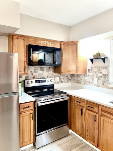 Newly remodeled spacious home with game room near downtown Inverness. 