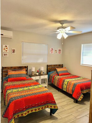 2 habitaciones, tabla de planchar con plancha, wifi y ropa de cama