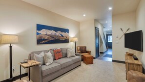 Interior - Fireplace, Game Room & Mountain Views Near Golf & Dining Keystone River Run by Avantstay (Keystone)
