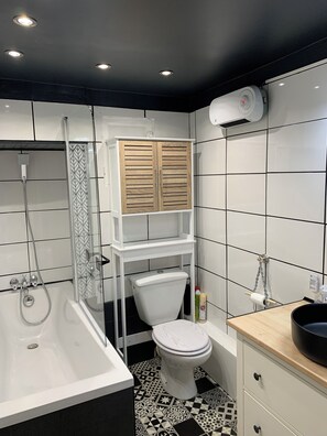 Hair dryer, towels, soap, toilet paper - Very quiet t2 reversible air conditioning (Marseille)