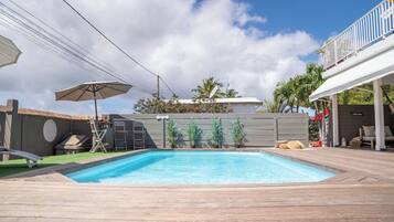 Outdoor pool, pool umbrellas, sun loungers