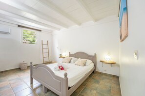 Familiehus - udsigt til pool | Mørklægningsgardiner, strygejern/strygebræt, gratis Wi-Fi