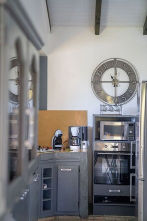 Family House, Pool View | Private kitchen